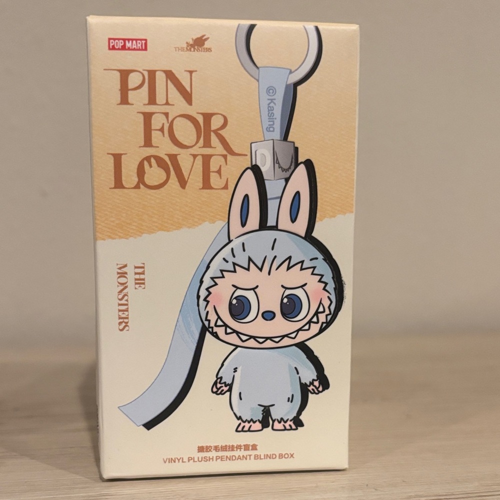 Labubu pin for love - I